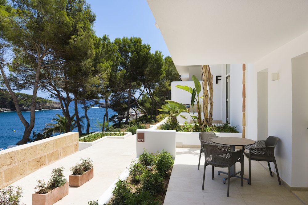 Inturotel Cala Azul — Hotel building in Cala d´Or, Balearic Islands