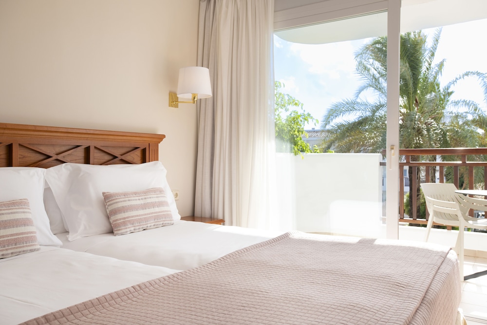 Inturotel Cala Azul — Hotel rooms in Cala d´Or, Balearic Islands