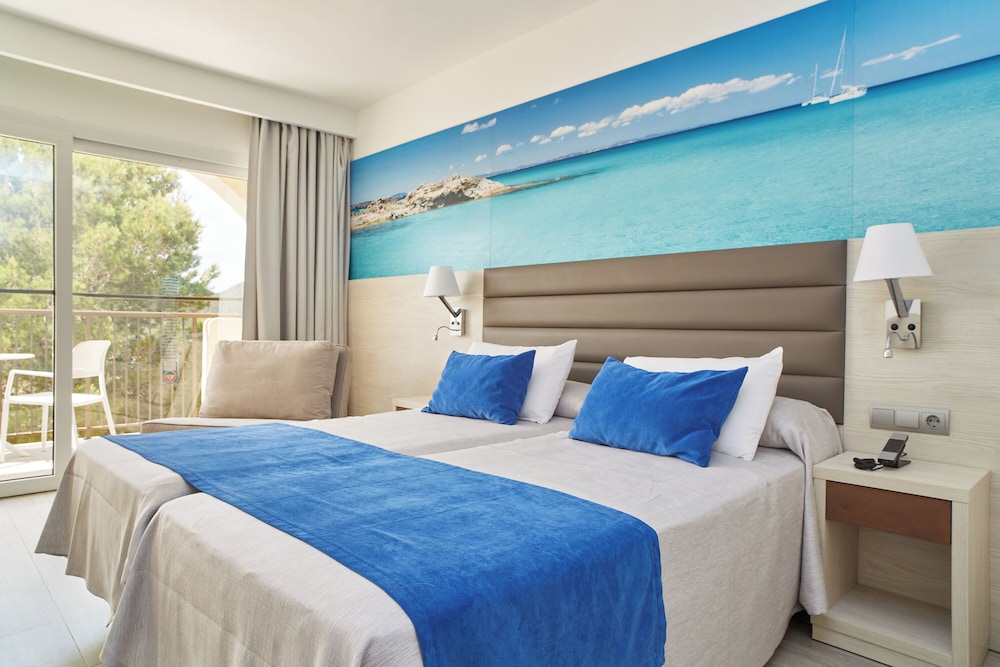 Invisa Hotel Club Cala Verde — Hotel rooms in Santa Eulalia, Balearic Islands
