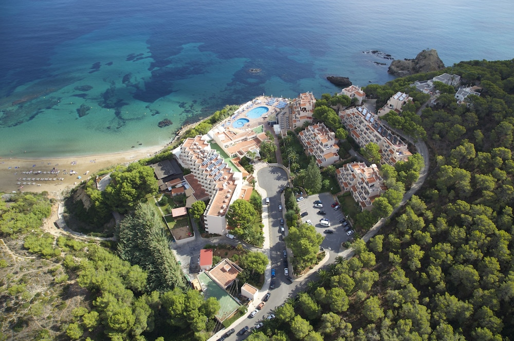 Invisa Hotel Club Cala Verde — Hotel building in Santa Eulalia, Balearic Islands