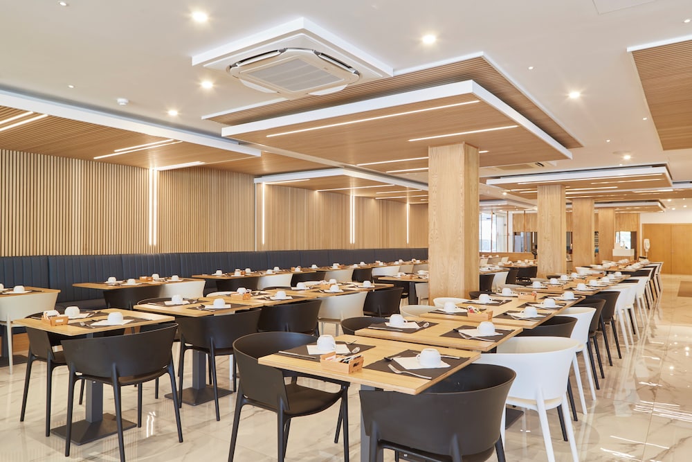 Invisa Hotel Club Cala Verde — Restaurant & bars in Santa Eulalia, Balearic Islands