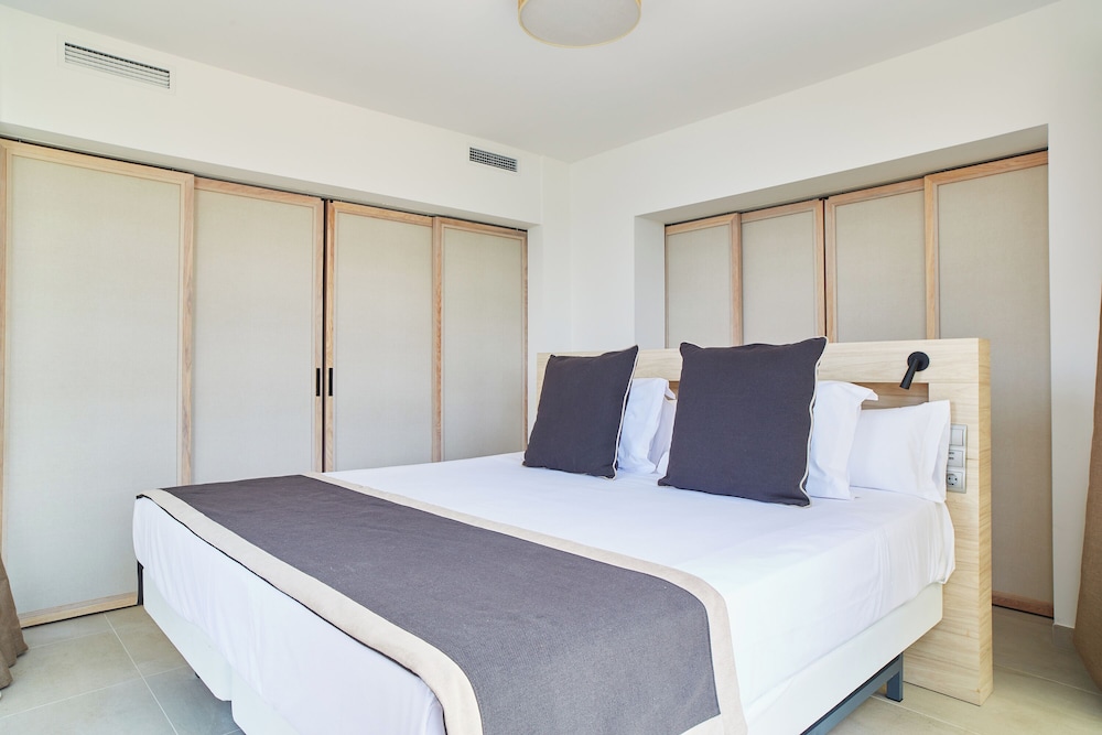 Invisa Hotel Club Cala Verde — Hotel rooms in Santa Eulalia, Balearic Islands