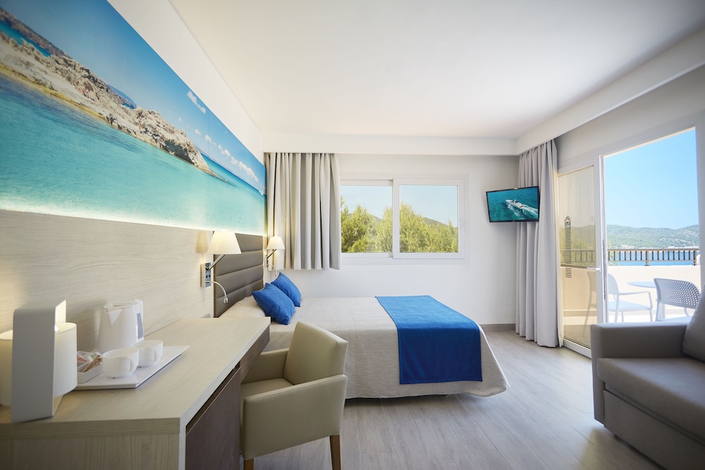 Invisa Hotel Club Cala Verde — Hotel rooms in Santa Eulalia, Balearic Islands
