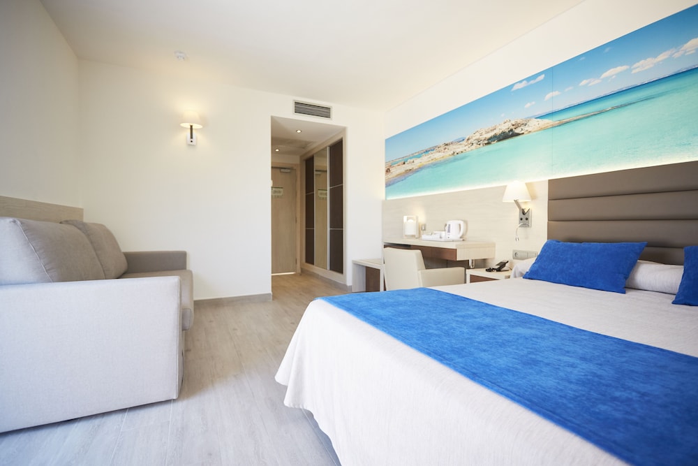 Invisa Hotel Club Cala Verde — Hotel rooms in Santa Eulalia, Balearic Islands