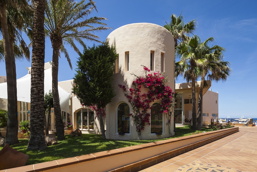 Invisa Hotel Club Cala Verde — Hotel building in Santa Eulalia, Balearic Islands