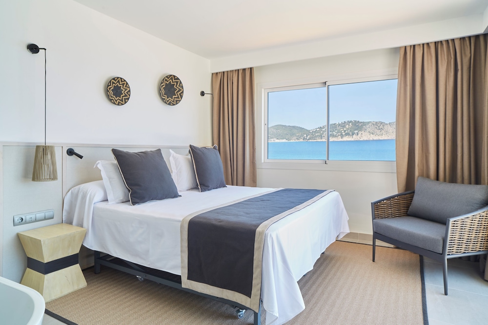 Invisa Hotel Club Cala Verde — Hotel rooms in Santa Eulalia, Balearic Islands