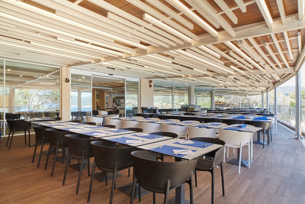 Invisa Hotel Club Cala Verde — Restaurant & bars in Santa Eulalia, Balearic Islands