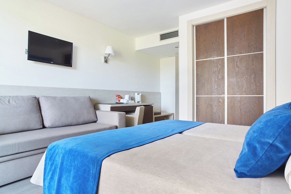 Invisa Hotel Club Cala Verde — Hotel rooms in Santa Eulalia, Balearic Islands