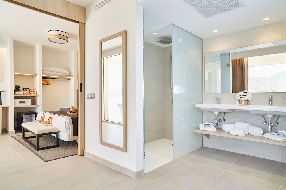 Invisa Hotel Club Cala Verde — Hotel rooms in Santa Eulalia, Balearic Islands