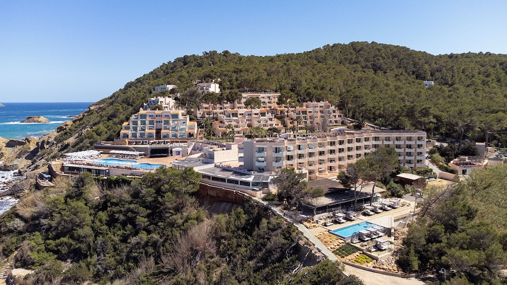 Invisa Hotel Club Cala Verde — Hotel building in Santa Eulalia, Balearic Islands