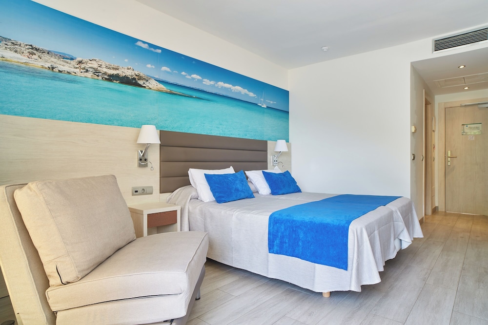 Invisa Hotel Club Cala Verde — Hotel rooms in Santa Eulalia, Balearic Islands
