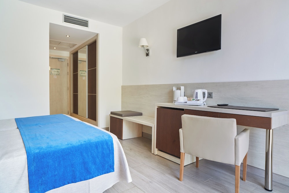Invisa Hotel Club Cala Verde — Hotel rooms in Santa Eulalia, Balearic Islands