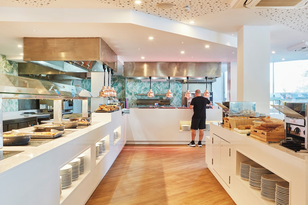 Invisa Hotel Club Cala Verde — Restaurant & bars in Santa Eulalia, Balearic Islands