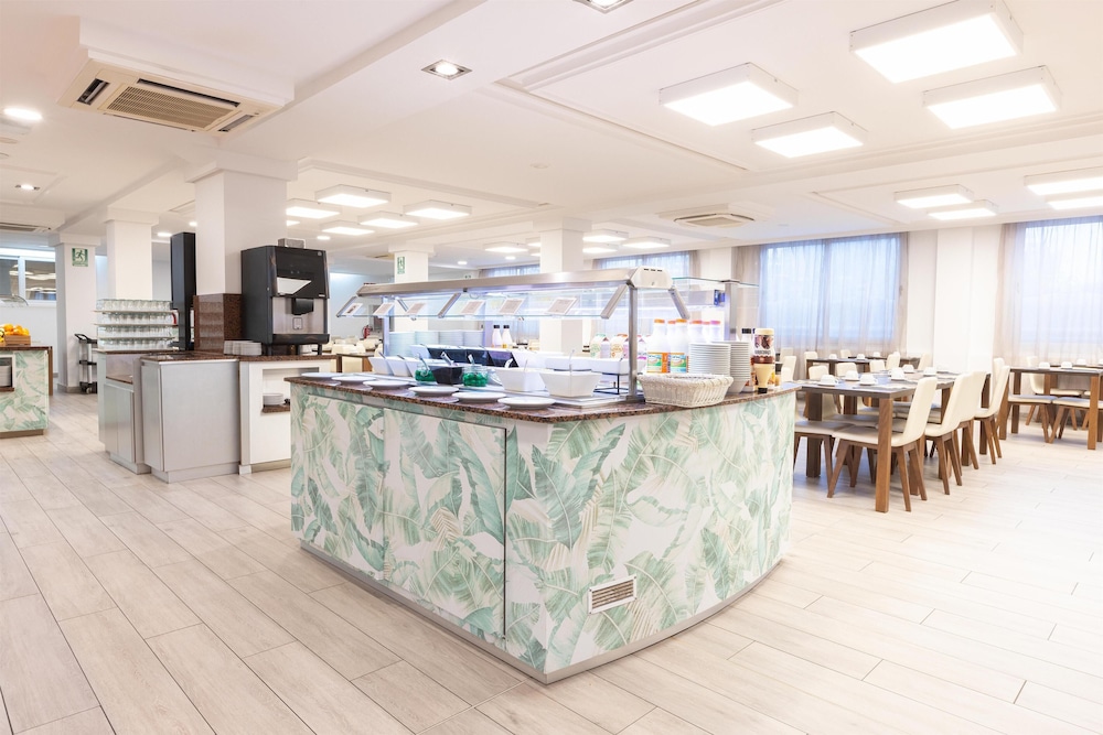 Invisa Hotel Es Pla - Adults Only — Restaurant & bars in San Antonio, Balearic Islands