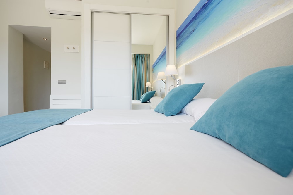 Invisa Hotel Es Pla - Adults Only — Hotel rooms in San Antonio, Balearic Islands