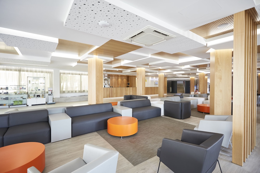 Invisa Hotel Es Pla - Adults Only — Hotel building in San Antonio, Balearic Islands