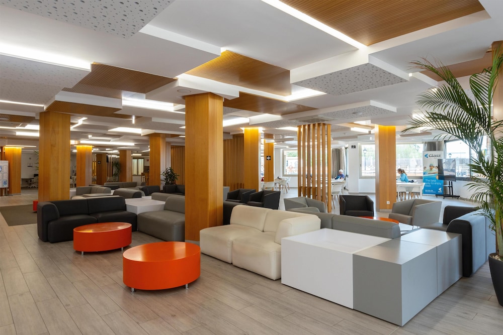 Invisa Hotel Es Pla - Adults Only — Hotel building in San Antonio, Balearic Islands