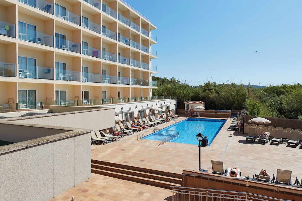 Invisa Hotel Es Pla - Adults Only — Swimming pool in San Antonio, Balearic Islands