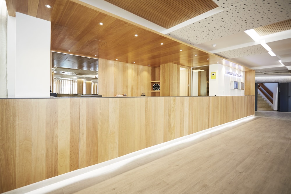 Invisa Hotel Es Pla - Adults Only — Hotel building in San Antonio, Balearic Islands