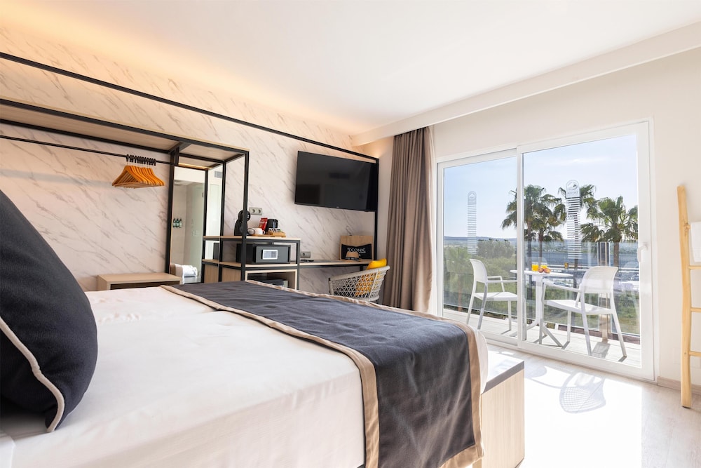 Invisa Hotel Es Pla - Adults Only — Hotel rooms in San Antonio, Balearic Islands