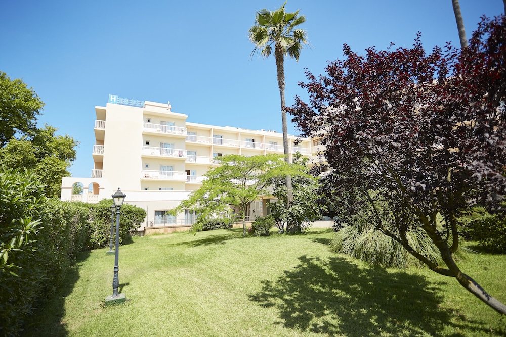 Invisa Hotel Es Pla - Adults Only — Hotel building in San Antonio, Balearic Islands