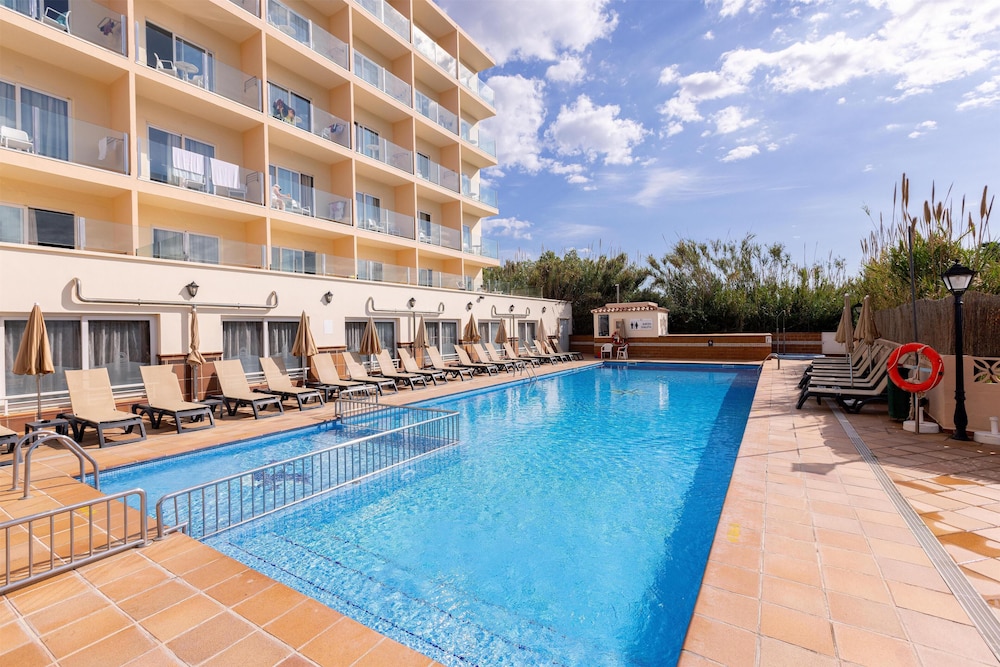 Invisa Hotel Es Pla - Adults Only — Swimming pool in San Antonio, Balearic Islands