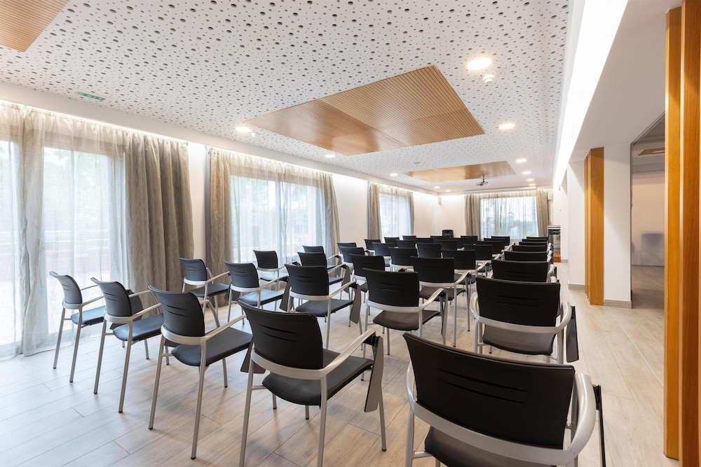 Invisa Hotel Es Pla - Adults Only — Hotel building in San Antonio, Balearic Islands