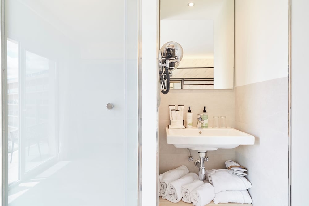 Invisa Hotel Es Pla - Adults Only — Hotel rooms in San Antonio, Balearic Islands