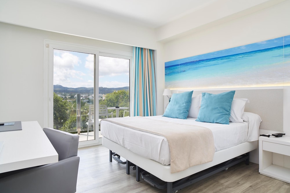 Invisa Hotel Es Pla - Adults Only — Hotel rooms in San Antonio, Balearic Islands