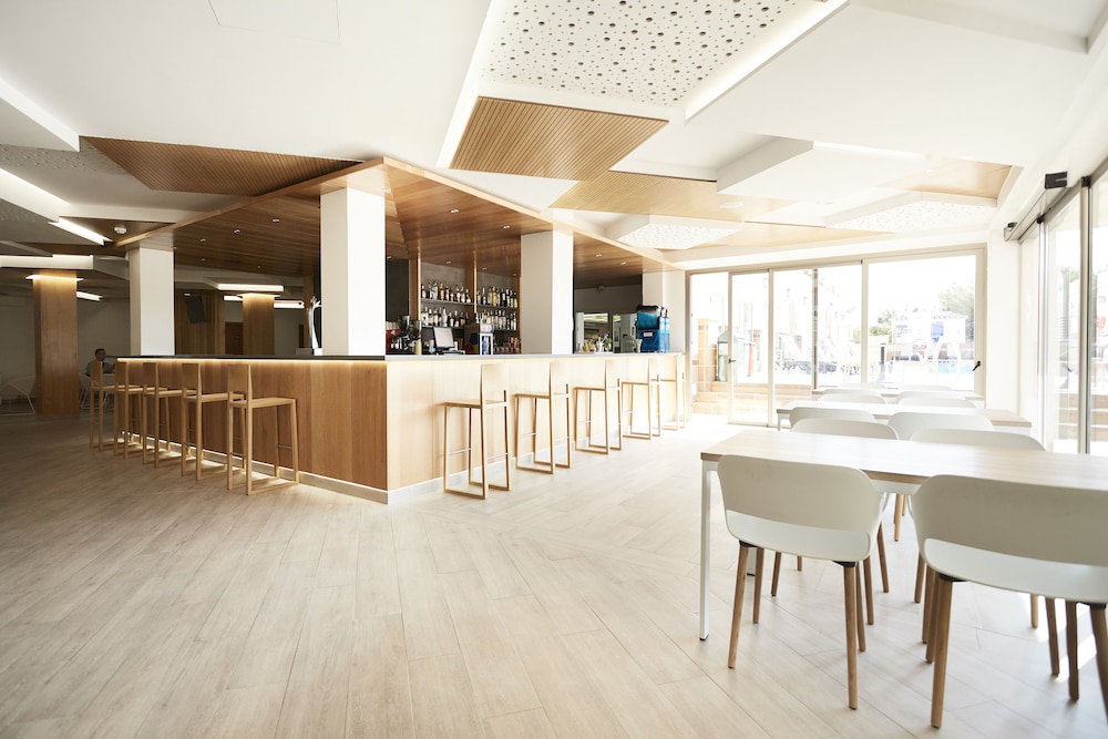 Invisa Hotel Es Pla - Adults Only — Restaurant & bars in San Antonio, Balearic Islands