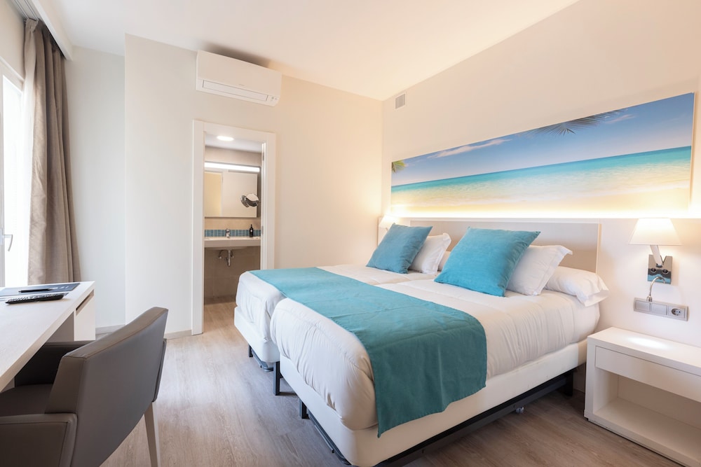 Invisa Hotel Es Pla - Adults Only — Hotel rooms in San Antonio, Balearic Islands