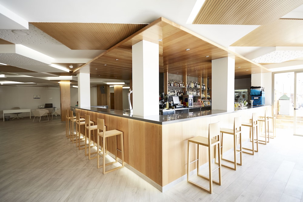 Invisa Hotel Es Pla - Adults Only — Restaurant & bars in San Antonio, Balearic Islands