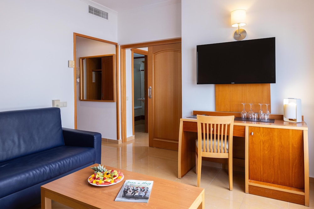Invisa Hotel La Cala — Hotel rooms in Santa Eulalia, Balearic Islands