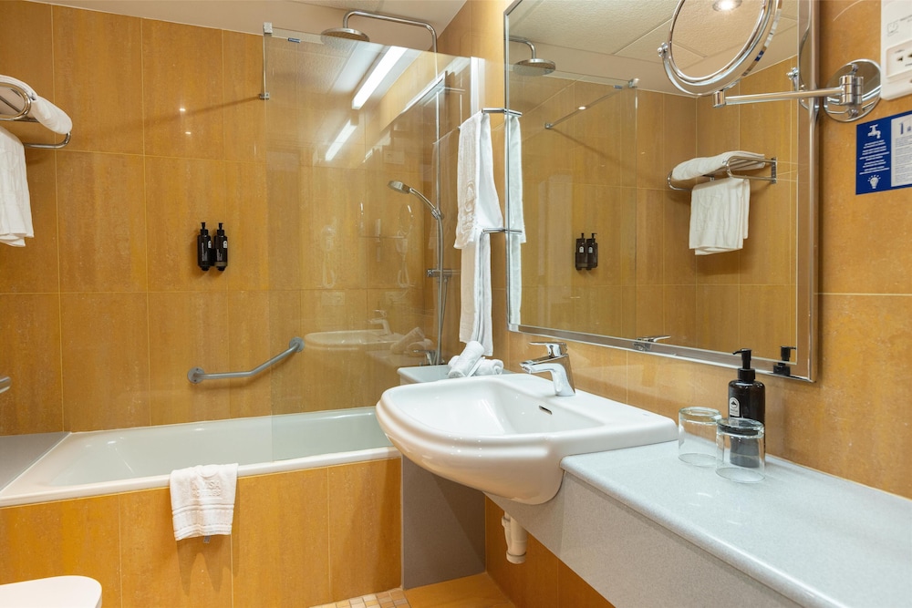 Invisa Hotel La Cala — Hotel rooms in Santa Eulalia, Balearic Islands
