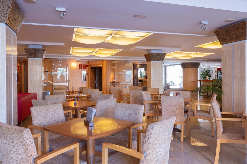 Invisa Hotel La Cala — Restaurant & bars in Santa Eulalia, Balearic Islands