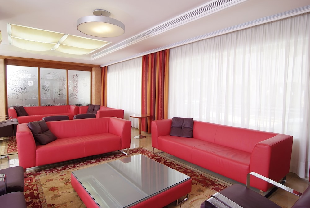 Invisa Hotel La Cala — Hotel building in Santa Eulalia, Balearic Islands
