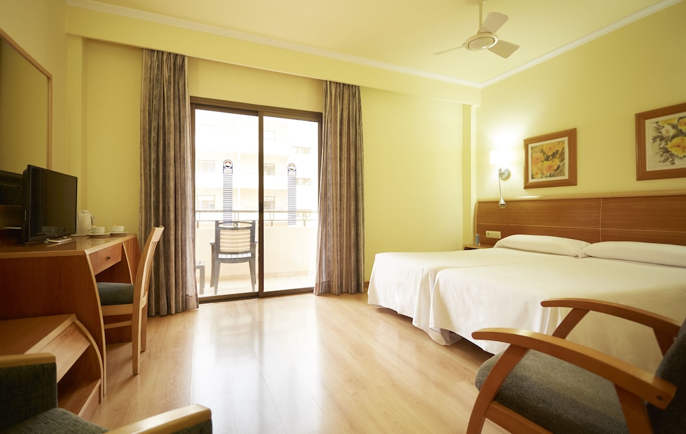 Invisa Hotel La Cala — Hotel rooms in Santa Eulalia, Balearic Islands