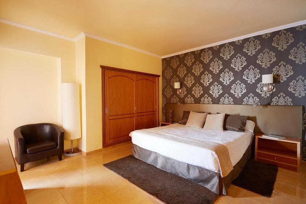 Invisa Hotel La Cala — Hotel rooms in Santa Eulalia, Balearic Islands