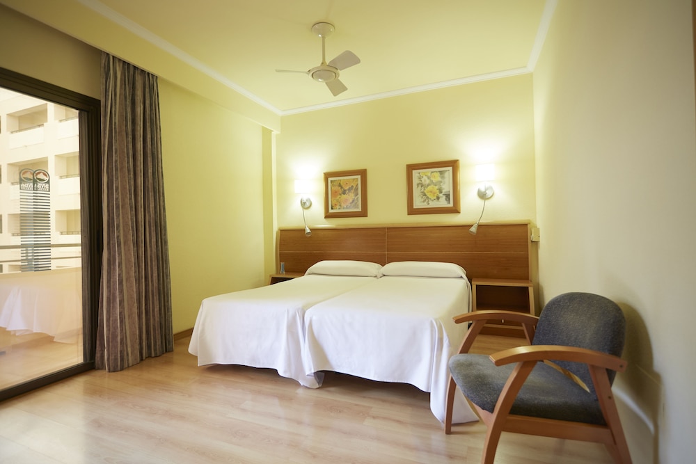 Invisa Hotel La Cala — Hotel rooms in Santa Eulalia, Balearic Islands