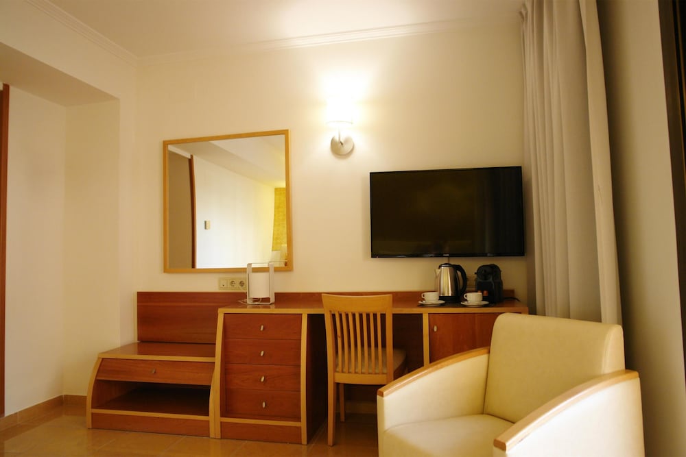 Invisa Hotel La Cala — Hotel rooms in Santa Eulalia, Balearic Islands