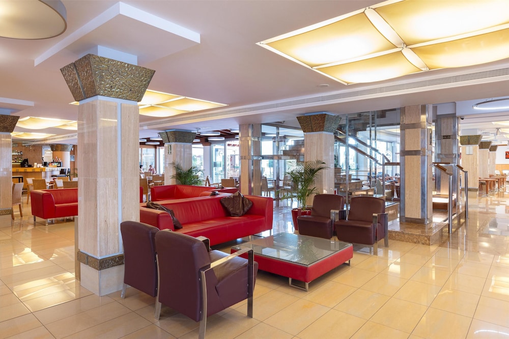 Invisa Hotel La Cala — Hotel building in Santa Eulalia, Balearic Islands