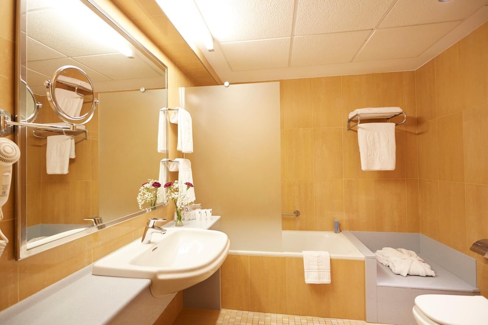 Invisa Hotel La Cala — Hotel rooms in Santa Eulalia, Balearic Islands