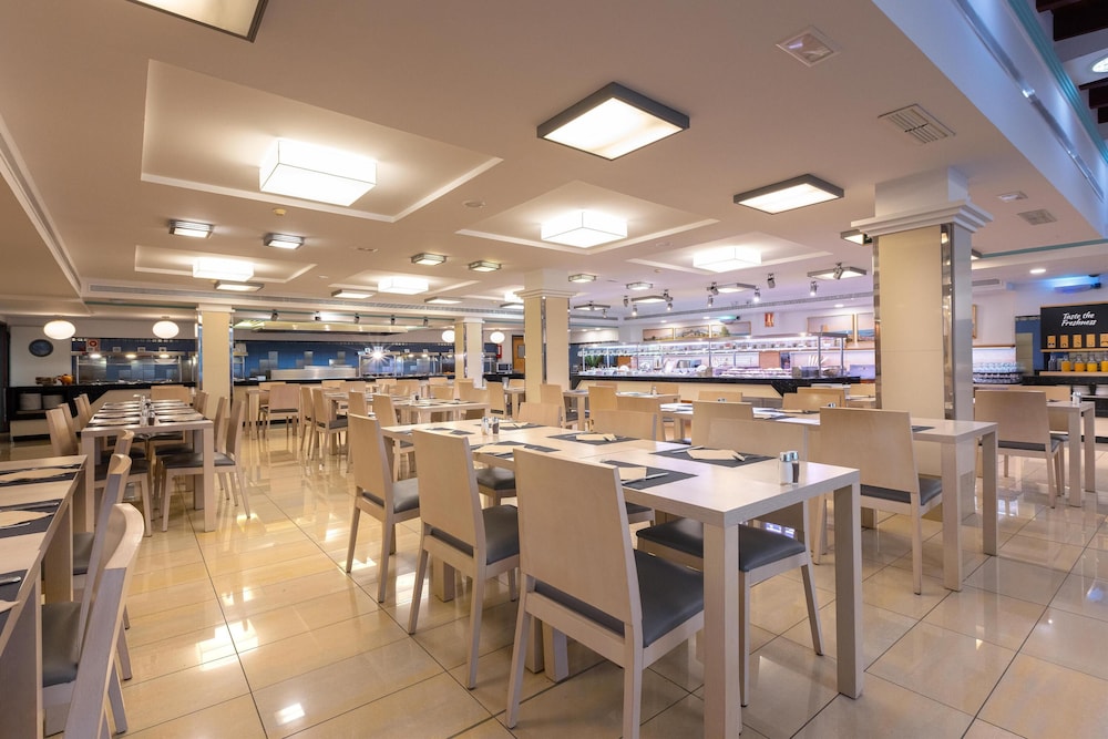 Invisa Hotel La Cala — Restaurant & bars in Santa Eulalia, Balearic Islands