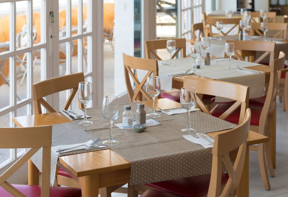Aparthotel Seth Isla Paraiso — Restaurant & bars in Arenal d'en Castell, Balearic Islands