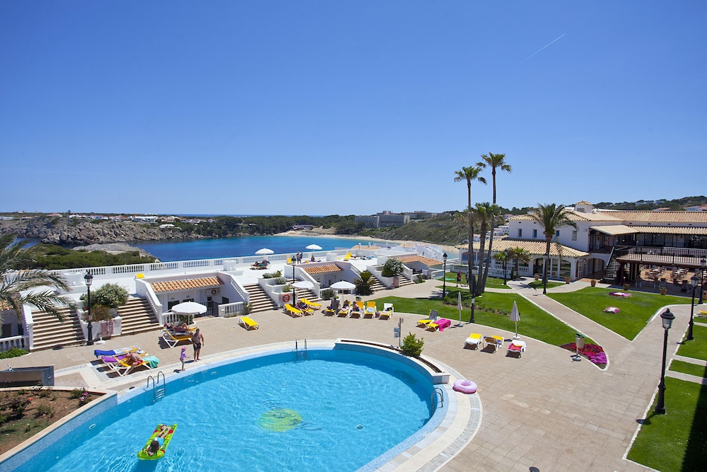 Aparthotel Seth Isla Paraiso — Swimming pool in Arenal d'en Castell, Balearic Islands