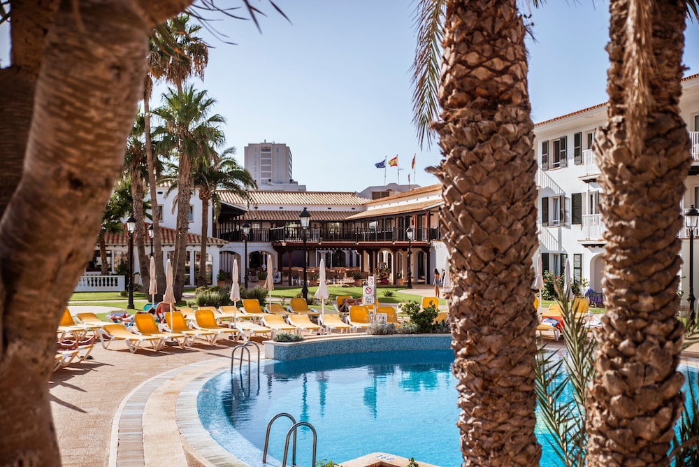 Aparthotel Seth Isla Paraiso — Main photo in Arenal d'en Castell, Balearic Islands