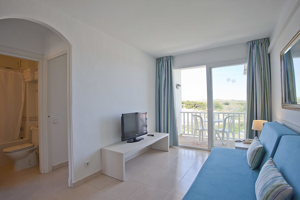 Aparthotel Seth Isla Paraiso — Hotel rooms in Arenal d'en Castell, Balearic Islands