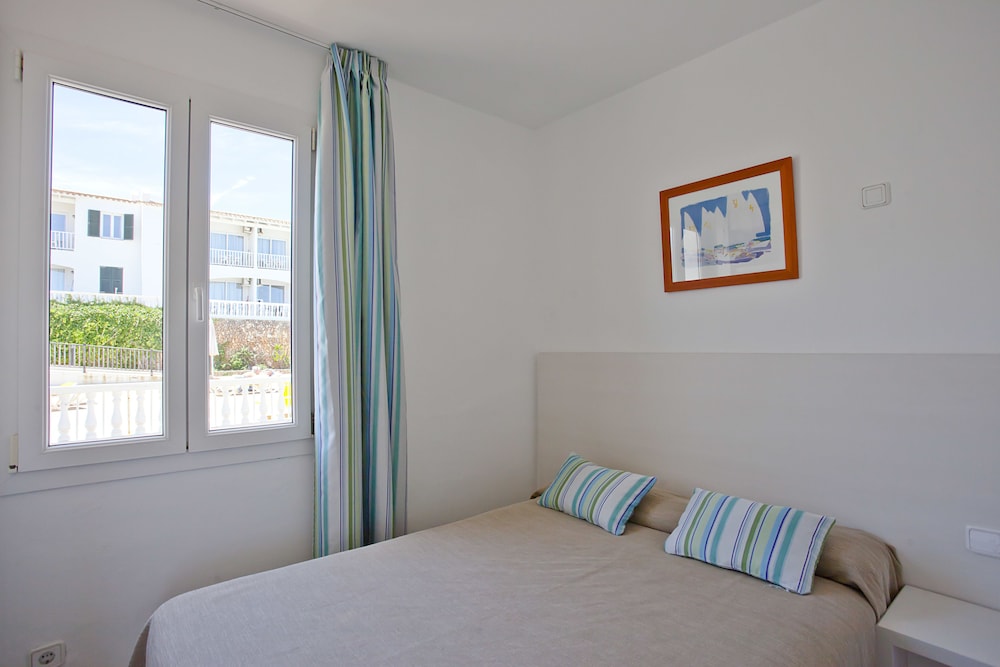 Aparthotel Seth Isla Paraiso — Hotel rooms in Arenal d'en Castell, Balearic Islands
