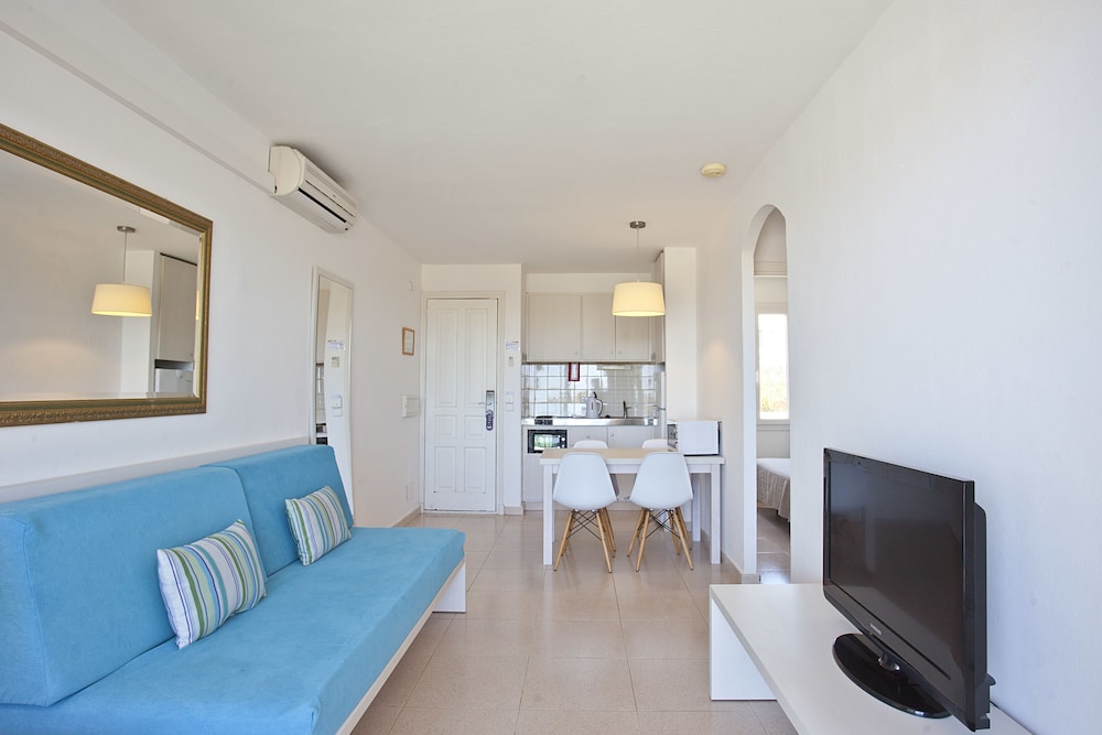 Aparthotel Seth Isla Paraiso — Hotel rooms in Arenal d'en Castell, Balearic Islands