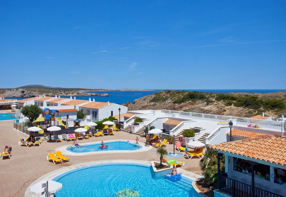 Aparthotel Seth Isla Paraiso — Swimming pool in Arenal d'en Castell, Balearic Islands